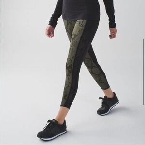 Lululemon Beyond Boundaries Pant Black / Ziggy Snake Butter Pink Black Size 6